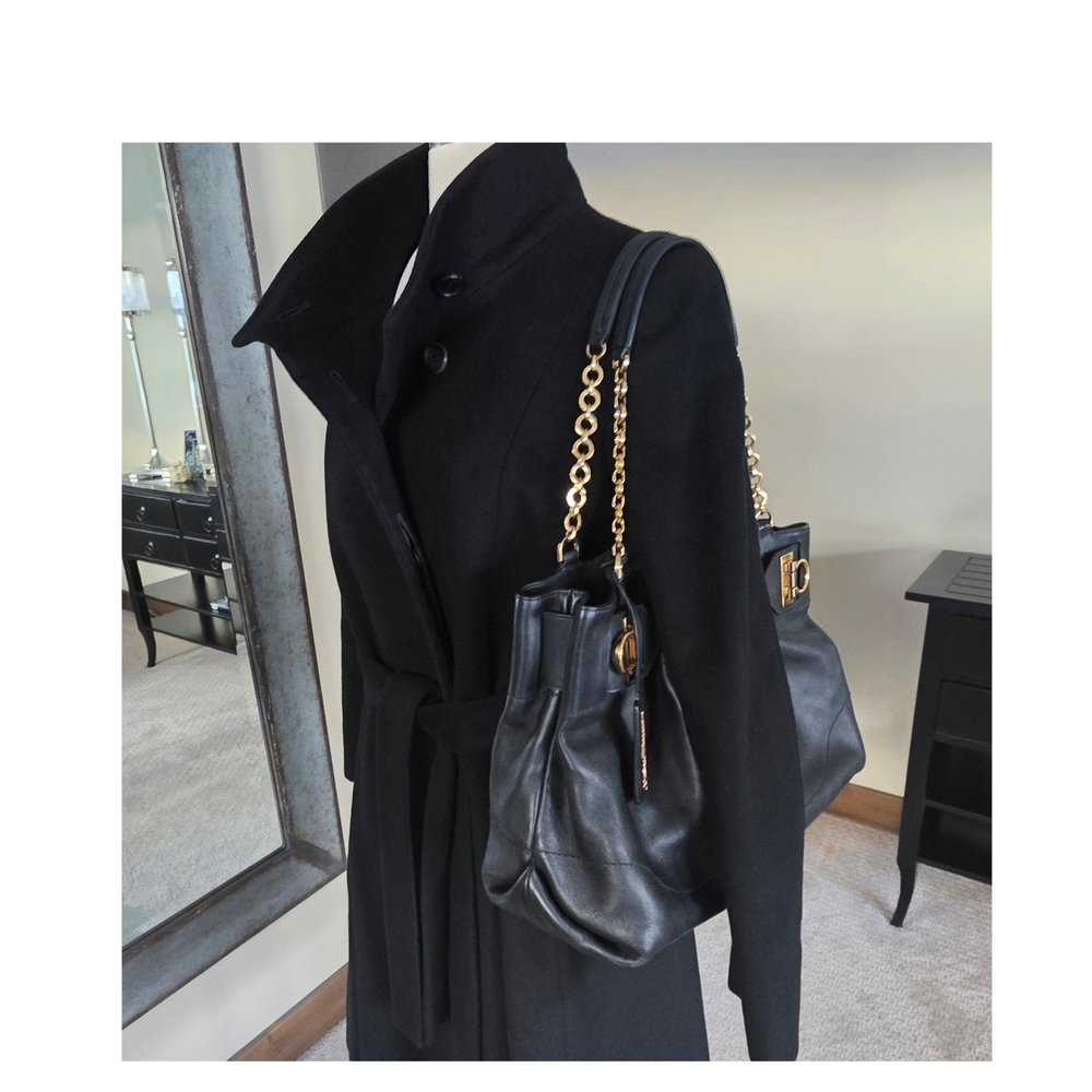 Salvatore Ferragamo Florence Gancini Shoulder Bag Black With Gold Hardware - Picture 2 of 10